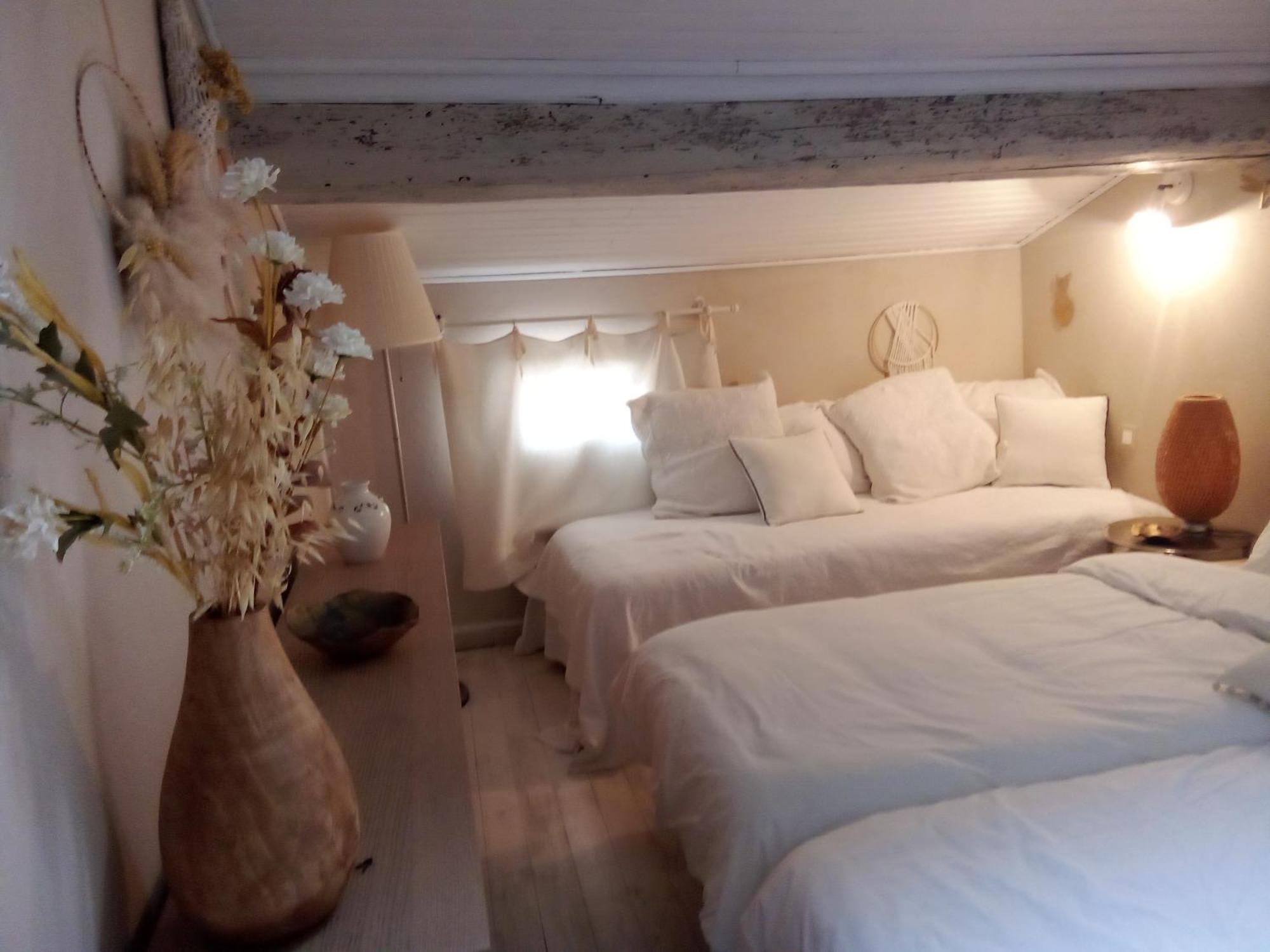 La Maison Perchee Aigues-Mortes Kamer foto